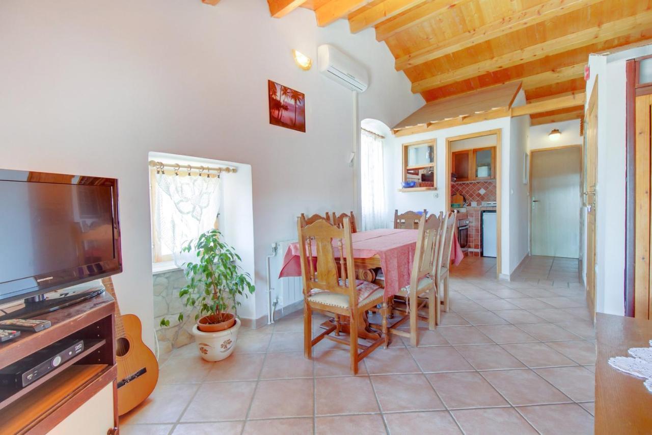 Apartments With A Parking Space Mali Losinj Exterior photo